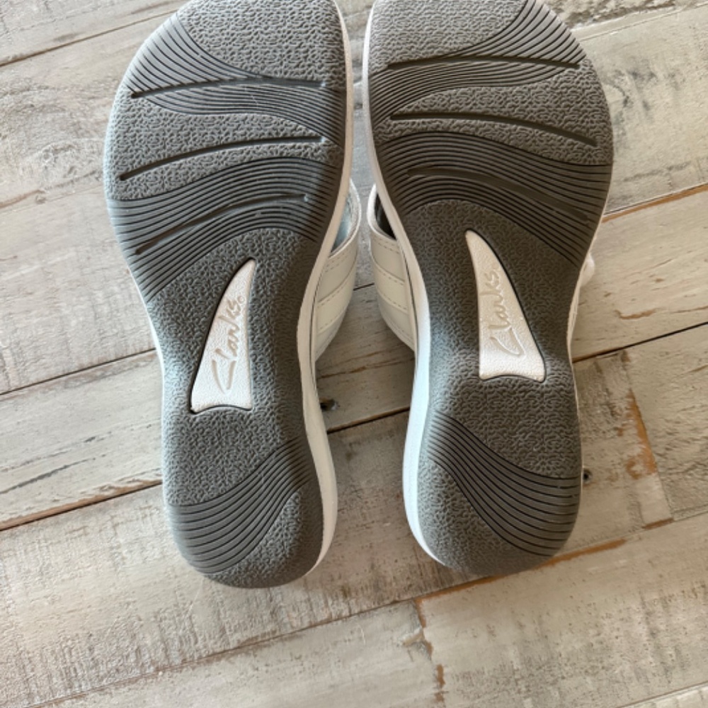 Clarks Cloudstepper  Womens Breeze Sea thong flipflop sandal 7M  White - Picture 3 of 6